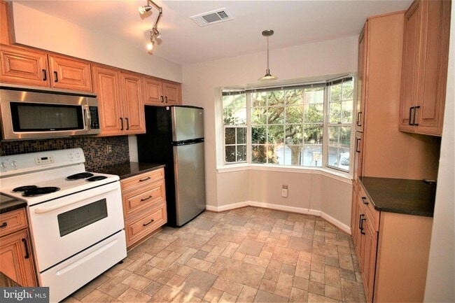 Building Photo - 114 Barnsfield Ct