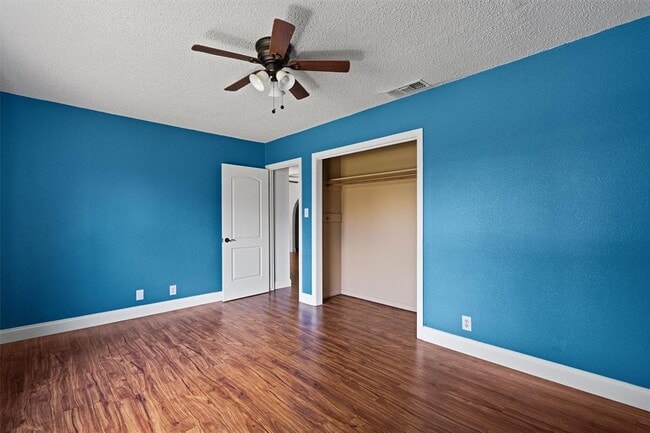 Building Photo - 2106 Allred Dr