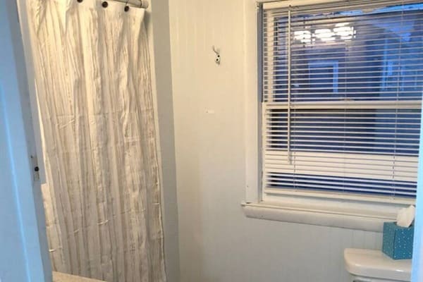 Building Photo - 407 E 13th St