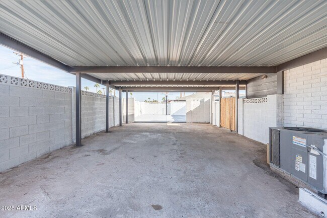 Building Photo - 1759 N Spring Cir