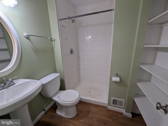 Building Photo - 8358 Stationhouse Ct