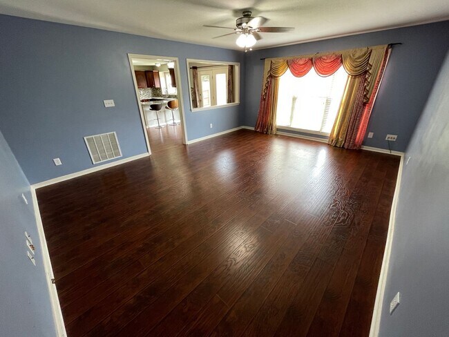 Building Photo - 10916 Collington Dr