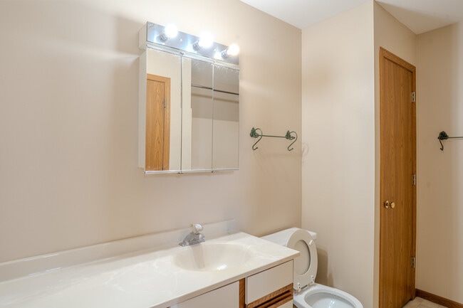 Building Photo - 1345 Cunat Ct