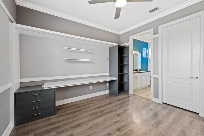 Building Photo - 9980 Edgewater Ct