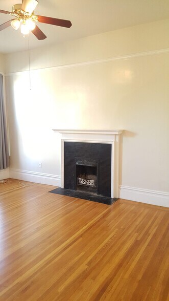 Building Photo - 627 Rose Ave