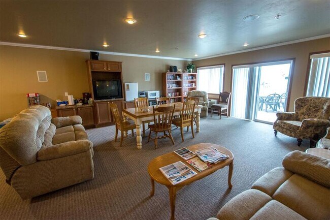 Building Photo - 830 E Elm Dr