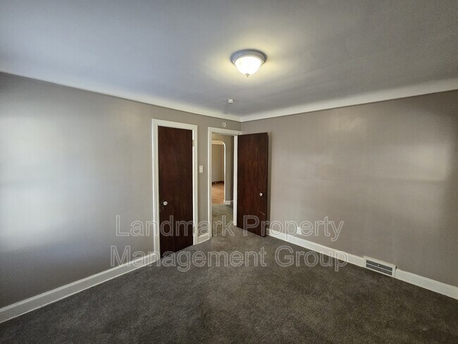 Building Photo - 9657 Outer Dr E