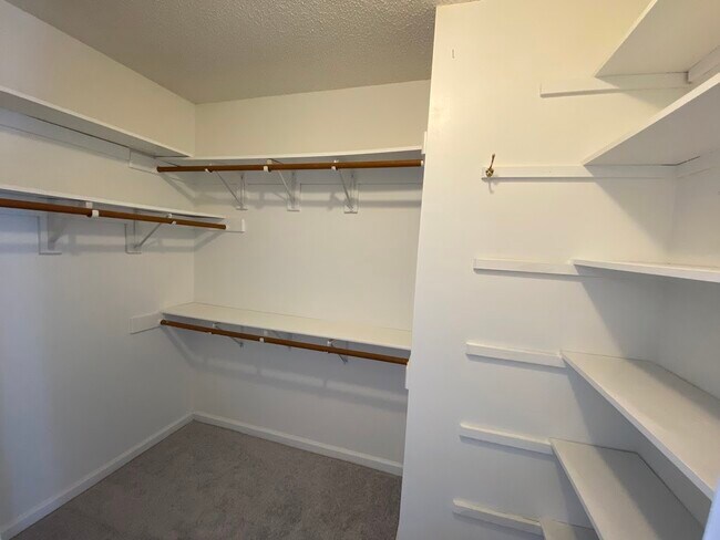 Building Photo - 118 W Skyhawk Dr