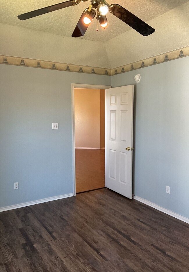Building Photo - 4705 Colby Dr