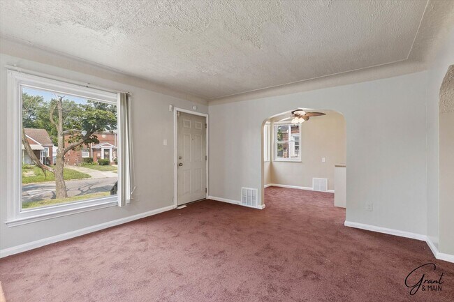 Building Photo - $1175 3 bedroom bungalow