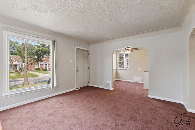 Building Photo - $1400 3 bedroom bungalow