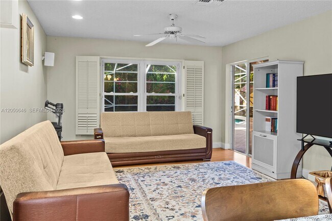 Building Photo - 6885 NW 75th Pl