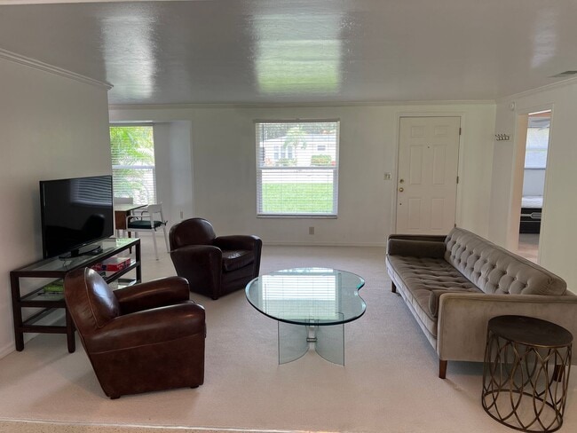 Building Photo - 2 Bedroom 2 Bath Single Family Home