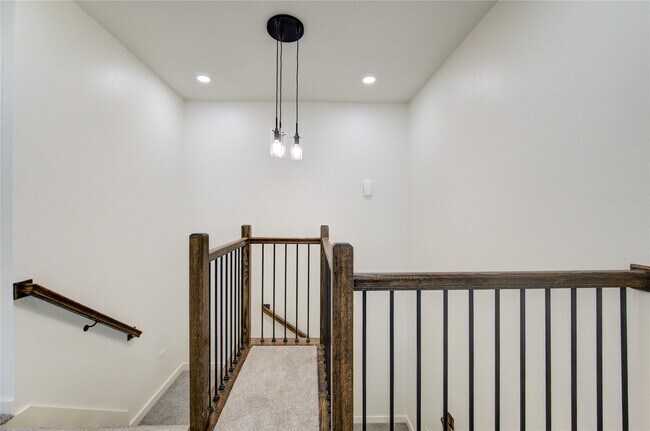 Building Photo - 2917 El Fenice Ln