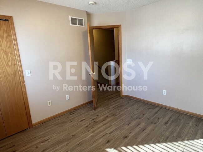 Building Photo - Available August 8 - 2 Bed/1.5 Bath Townhome in Prior Lake