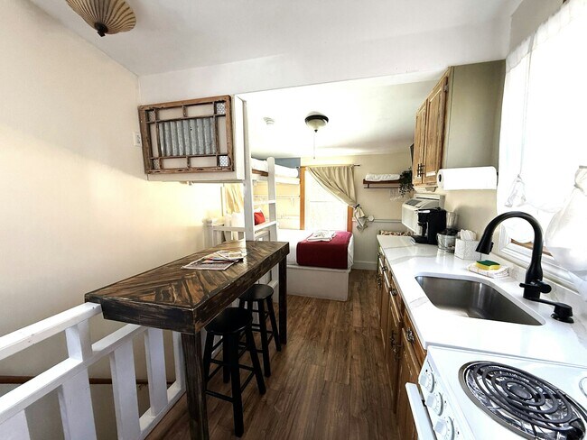 Building Photo - 54 Center St