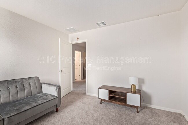 Building Photo - 45174 W Sandhill Rd