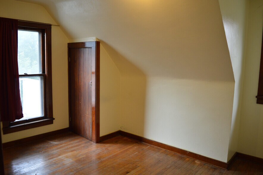 Building Photo - 16 N Broom St