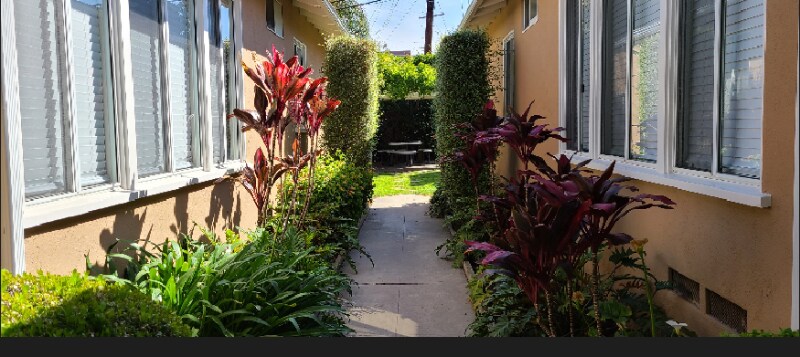 Building Photo - 2226 S Carmelina Ave