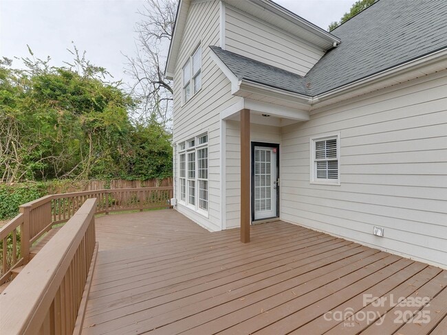 Building Photo - 620 Marsh Rd