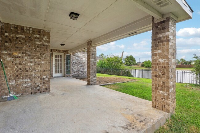 Building Photo - 10206 Pine Flats Dr
