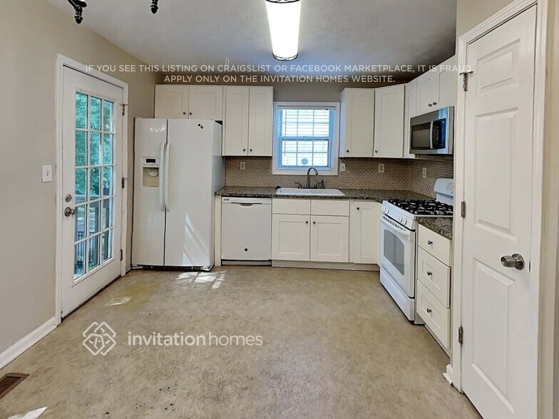 Building Photo - 4949 Lighthouse Pointe