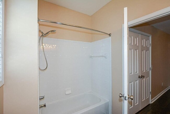 Building Photo - 1014 Summer Pl NW