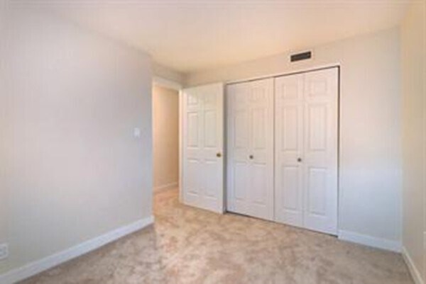 Building Photo - 436 Main St