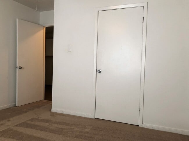 Building Photo - 3605MN