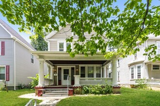 Building Photo - 3 Bed 1.5 Bathroom for rent in Dayton!