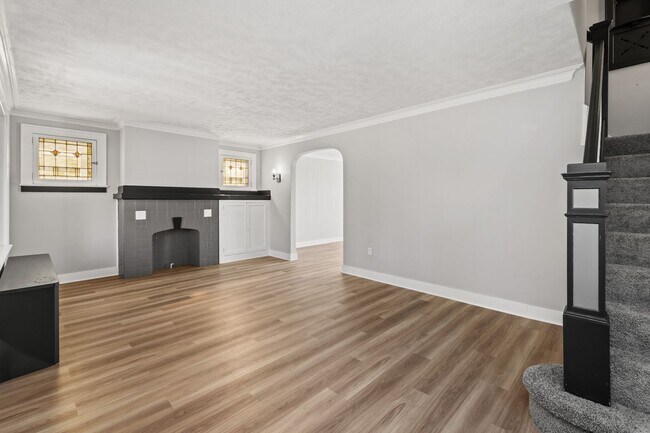 Building Photo - Beautiful 3 Bedroom House in Carrick Available May 1!