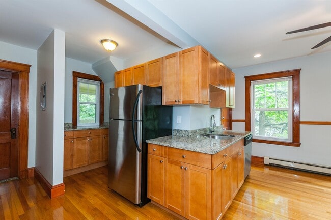 Building Photo - 28 Brookside Ave