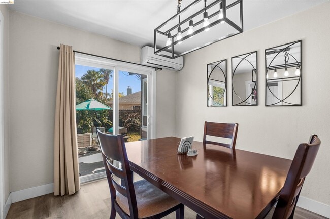 Building Photo - 80 Loma Vista Way