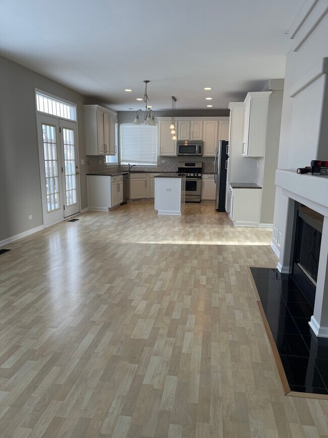 Building Photo - 452 Amherst St