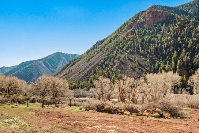 Building Photo - 106 Castle View Dr