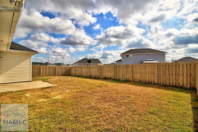 Building Photo - 302 Mcclelland Lp NE