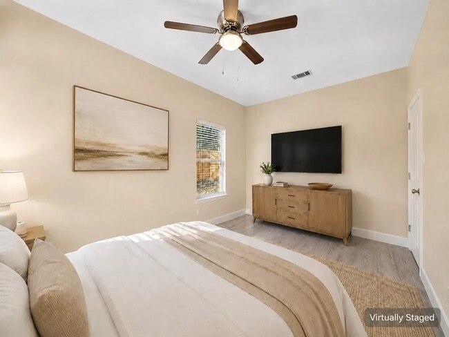 Building Photo - 5618 Ridgeway Dr
