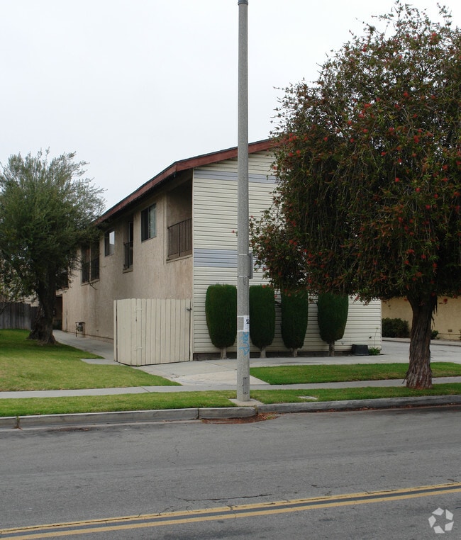 Building Photo - 7925 Stark St