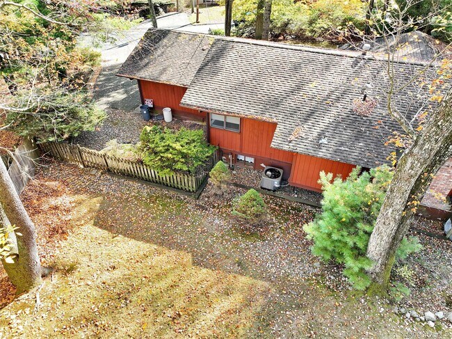 Building Photo - 13 Lomond Ave