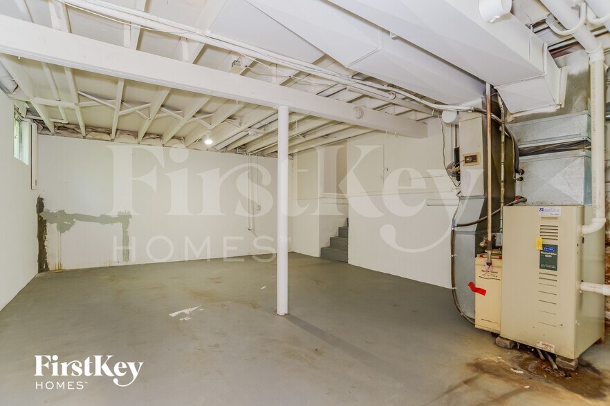 Building Photo - 8305 E 110th St