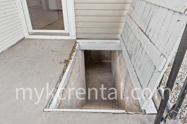 Building Photo - 1129 Hasbrook Ave