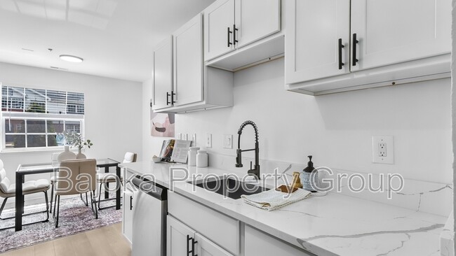 Building Photo - 4434 Trumbull St