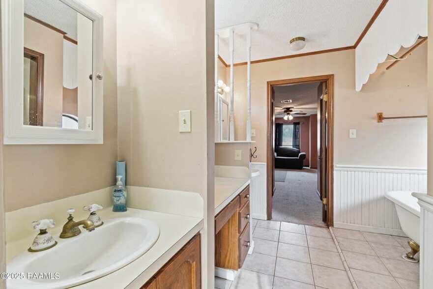 Building Photo - 104 Tallowood Cir