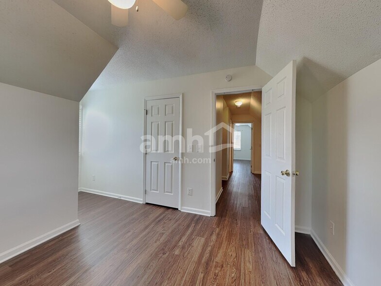 Building Photo - 272 Twin Creeks Rd
