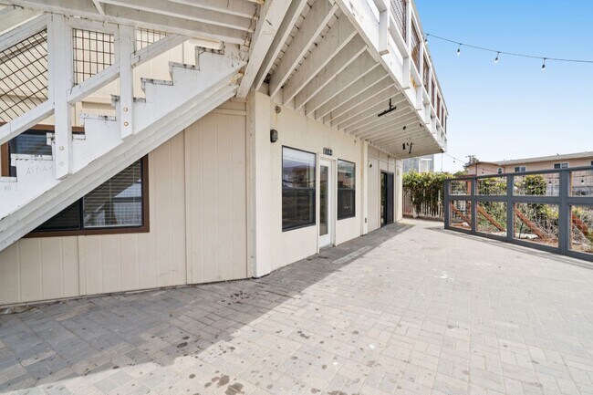 Building Photo - Ocean front on Del Playa Dr.
