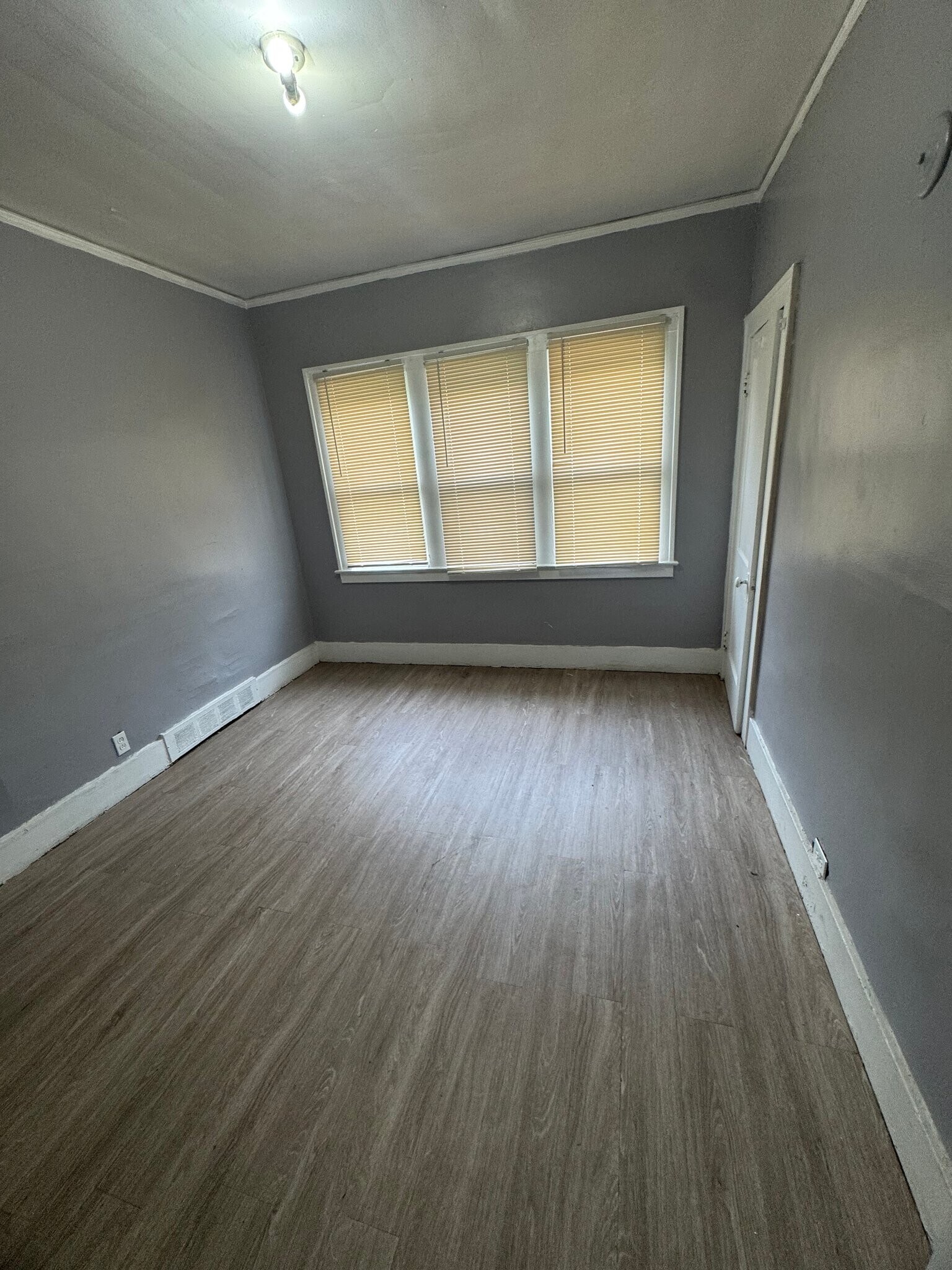 Building Photo - 11344 Belleterre Ave