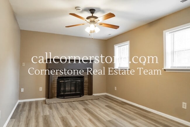 Building Photo - 2570 Clarendon Dr