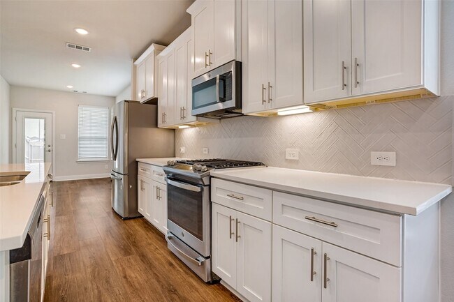 Building Photo - 10950 Downy Cup Dr