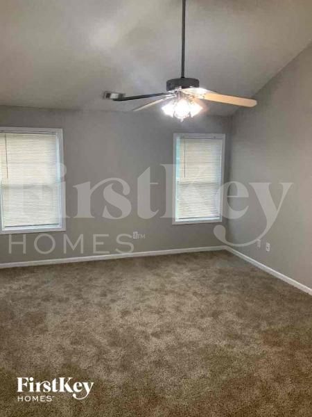 Building Photo - 50 Oakbrook Ln