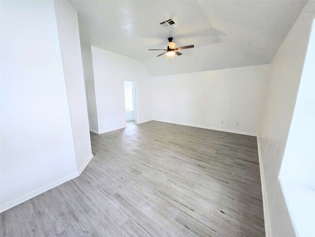 Building Photo - 4018 N Crystal Lake Cir